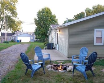 Cozy Gun Lake Hideaway - Shelbyville - Patio