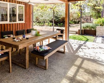 Barn Haus - Margaret Nehri - Veranda