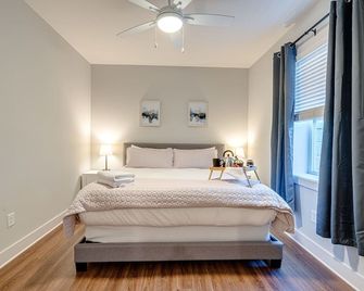 Mesmerize Melrose - 5 Mins to Broadway - Rooftop Deck - Nashville - Bedroom