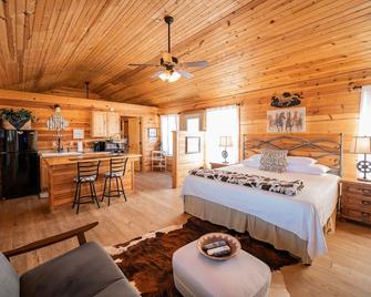 City on a Hill at Spring Creek - Fredericksburg - Bedroom