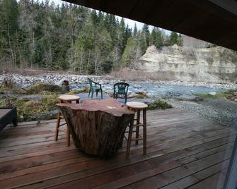 River Front on the South Fork of The Stillaguamish River - Granite Falls - Patio