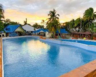 Bacolod Pavillon Hotel - Bacólod - Piscina