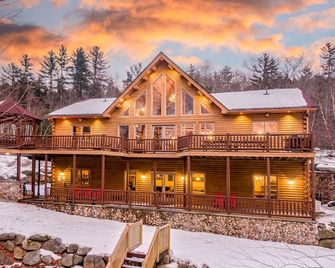 Rediker Retreat- Authentic Riverfront Luxury Log Home - Newry - Edificio