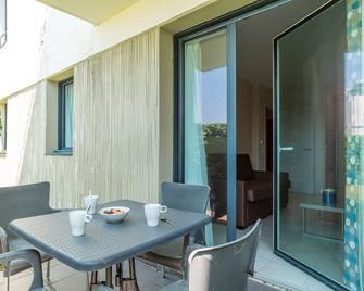 Les Thermes 404 - Appt proche plage avec piscine partagée - Concarneau - Patio