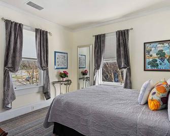 Cannery Loft @ Railroad Square - Santa Rosa - Bedroom