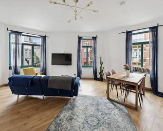 B Our Guest At New Vintage Chic Apartment - Dresden - Wohnzimmer