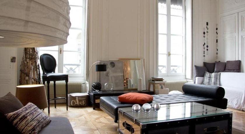 Une nuit au second Chambre d hôtes - ליון - סלון