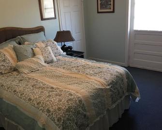 Enjoy Horses as your neighbors on our 600 Acre Horse/Cattle Farm. - Gordonsville - Habitación