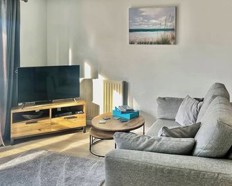 2 bedroom accommodation in Beadnell, near Seahouses - Chathill - Living room
