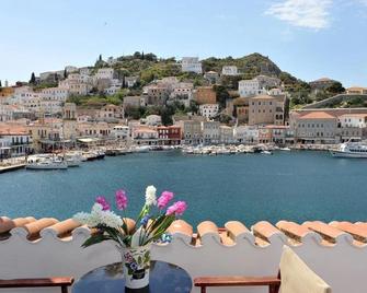 Delfini Hotel - Hydra - Balcony