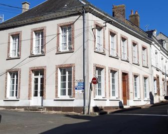 Spacious Family Gite in Perche Vendômois with Nature Trails & Nearby Castles - Mondoubleau - Edificio