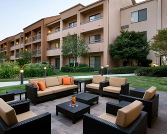 Courtyard by Marriott Bakersfield - Bakersfield - Patio