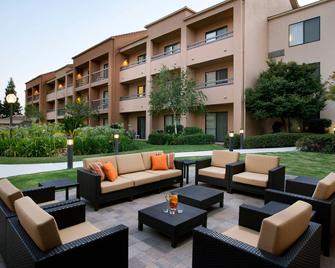 كورت يارد باي ماريوت بيكرسفيلد - باكيرسفيلد - شرفة مرصوفة