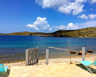 Magnificent 'villa M' in Lipsi. 7 bedrooms and an exceptional view for your vacations. - Lipsi - Beach