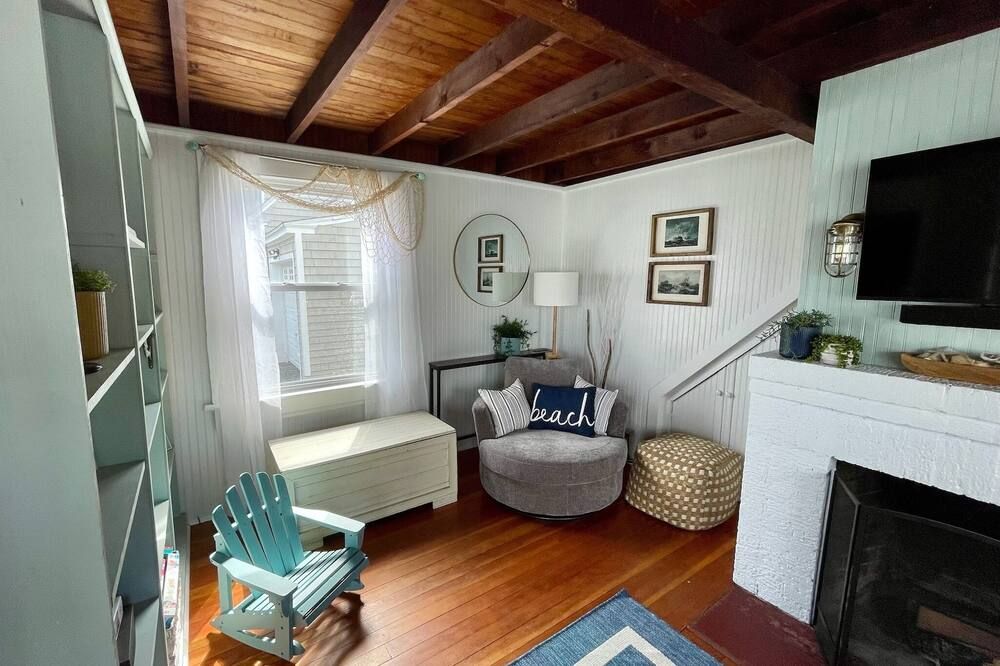 Summersalt Madison: New England shoreline charm 2-3 minutes from private beach - Madison - Obývací pokoj
