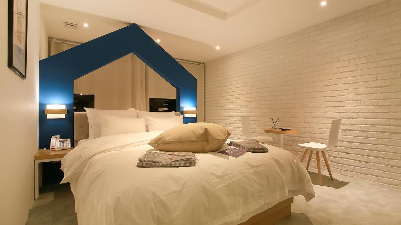 Hwajeong Hotel