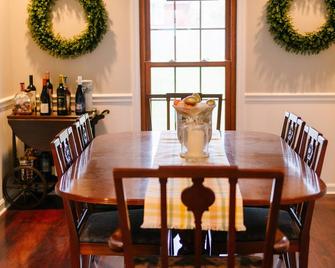 Talk Derby to Me - Middletown - Dining room