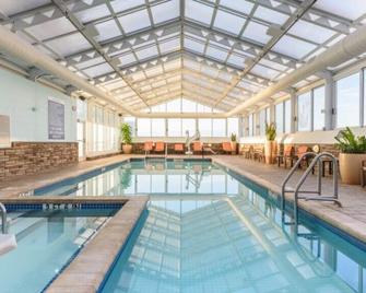 Opulent Club Wyndham Skyline Tower, 1 Bedroom Deluxe Suite - Atlantic City - Pool