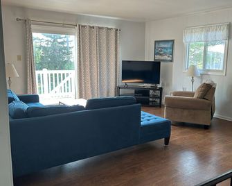 North Shore Vacation Rental - Spring Lake - Sala de estar