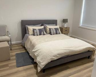 Entire Villa With all Services at Your Doorstep - Coburg - Bedroom