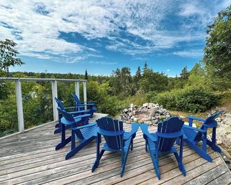 Stunning Cabin On Lotw With Hottub Ten Min From Kenora - Kenora - Patio