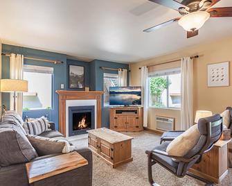 Das Bavarian Condo, 5 Star Ground Floor Unit, Walk To Town, Sleeps 6 - Leavenworth - Sala de estar