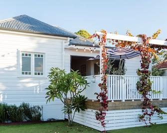 Luxe Historic River Port Stay - Maitland - Building