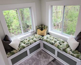Family-friendly home on the outskirts of Lynchburg. 18 mins from LU. - Forest