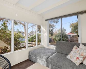 Fischer's Retreat - Pet Friendly & Close To Beach - Torquay - Pokój dzienny