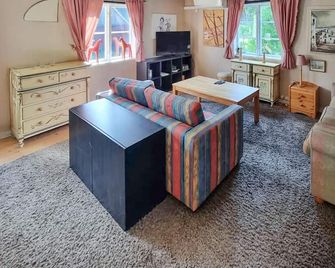 Gorgeous Home In Vinslöv With Wifi - Hassleholm - Wohnzimmer