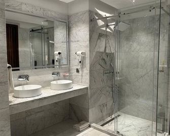 The Rumi Hotel & Residences - Dushanbe - Bathroom