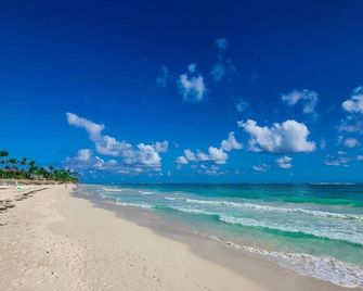 Punta Cana 1-Bed Apt Sleeps 4 with Pool & Hot Tub - Punta Cana - Beach