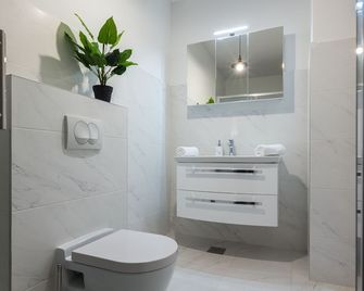 Deluxe Apartment near Bridge - Zadar - Bathroom
