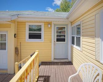 (12) Private Double Suite at Green Acres Summerside - Summerside - Balkon