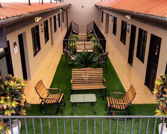 Hotel Del Rio - Liberia - Patio