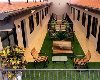 Hotel Del Rio - Liberia - Patio