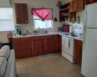 Only steps to the beach - Cayman Brac - Kitchen