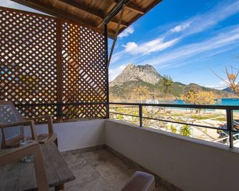 Ceneviz Hotel - Kumluca - Balkón