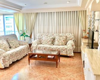 Europa Apartment - Benidorm - Living room