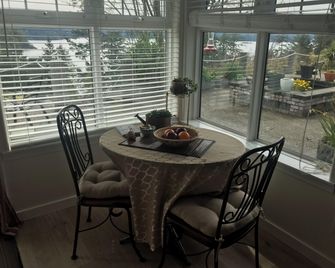 Moonlit Cove B&B - Sooke - Soggiorno