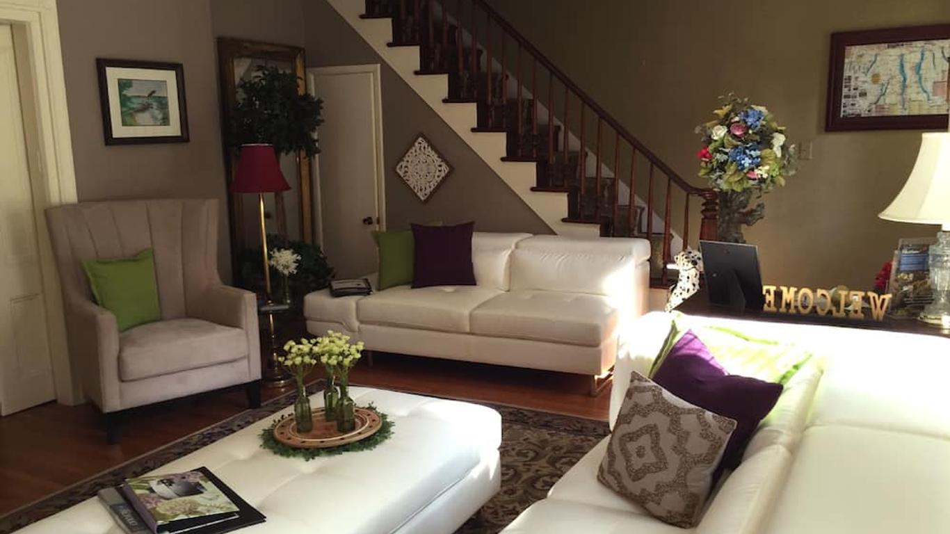 18 Vine Inn & Carriage House