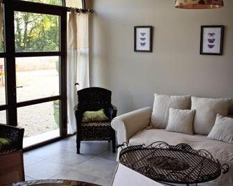 Gites La Filature - Laudun-l'Ardoise - Sala de estar