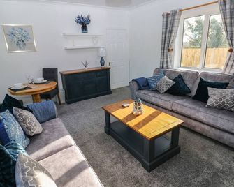 The Old Well Bungalow - Ty Mawr Farm, Pet Friendly In Cardiff - Cardiff - Sufragerie