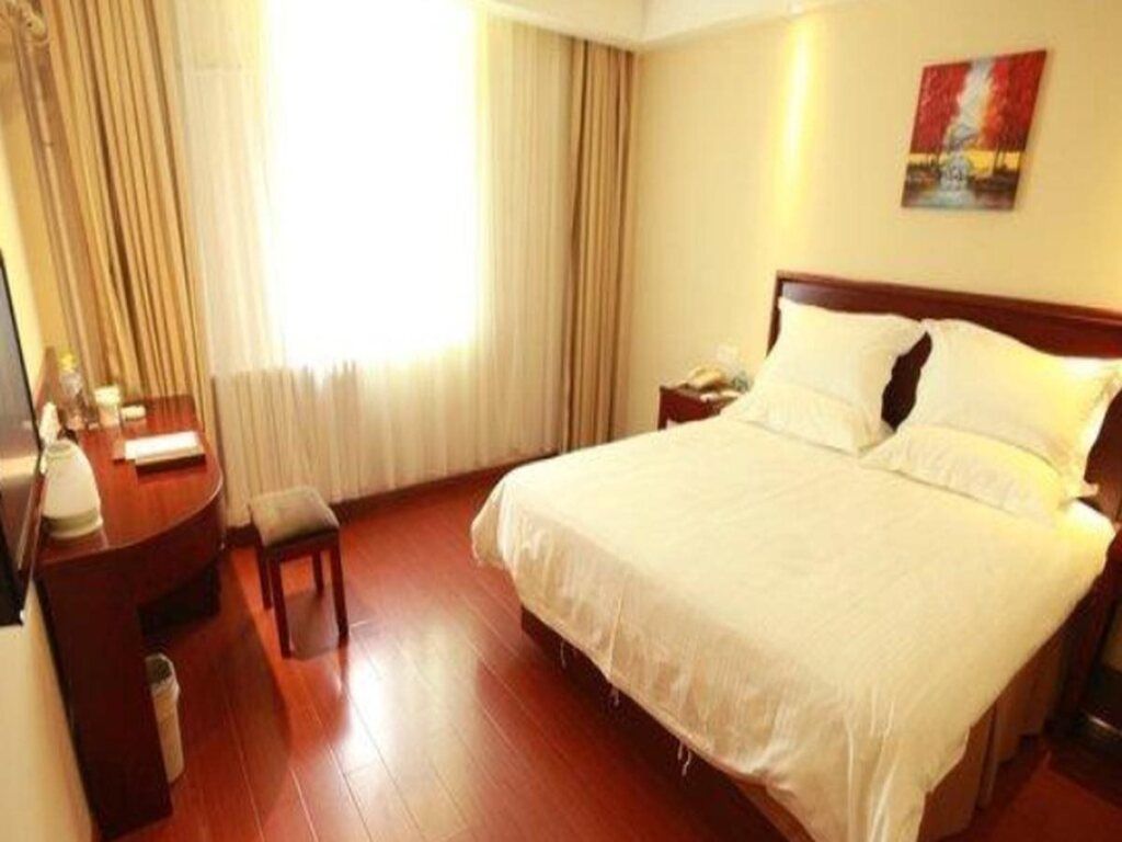 Greentree Inn Heze Mudan Road Bus Terminal Station Express Hotel - Heze - Спальня