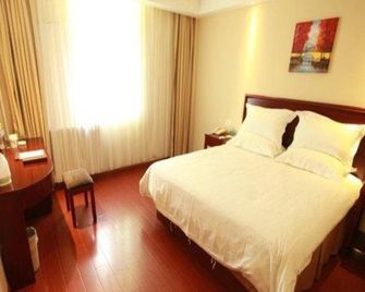 Greentree Inn Heze Mudan Road Bus Terminal Station Express Hotel - Heze - Спальня