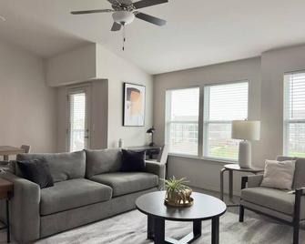 Landing at Center 301 - 1 Bedroom in Belton - Belton - Wohnzimmer