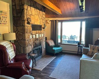 Freighters In Front Yard! Private Sandy Beach - Large Deck - Best View On River - Sault Ste. Marie - Living room