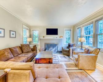 Washburne Park Retreat - Eugene - Oturma odası