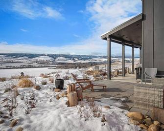 Luxury Vacation Rental with Premium Cedar Wood Sauna, Hot Tub, and Cold Plunge - Ellensburg - Balkon