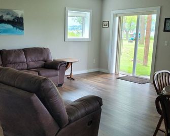 Lake front cottage Apartment - Jackson - Obývací pokoj